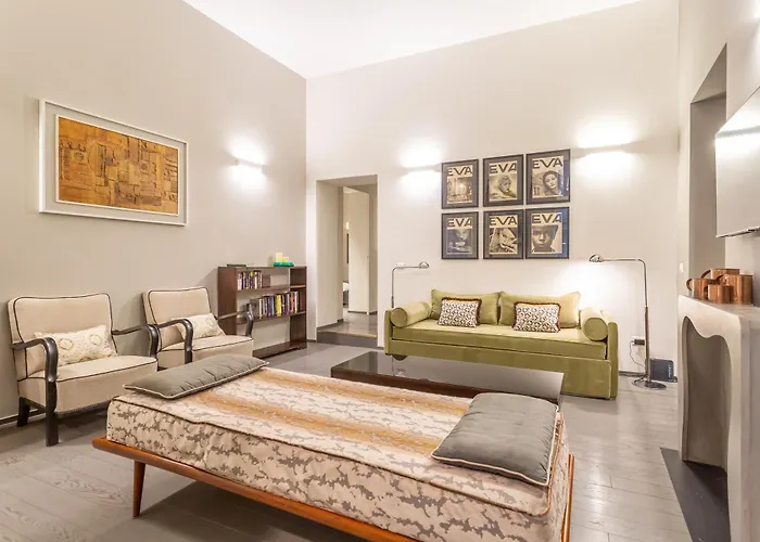 Spanish Steps Deluxe דירה